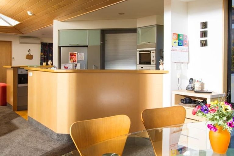 Photo of property in 2/19 Churchill Road, Murrays Bay, Auckland, 0630