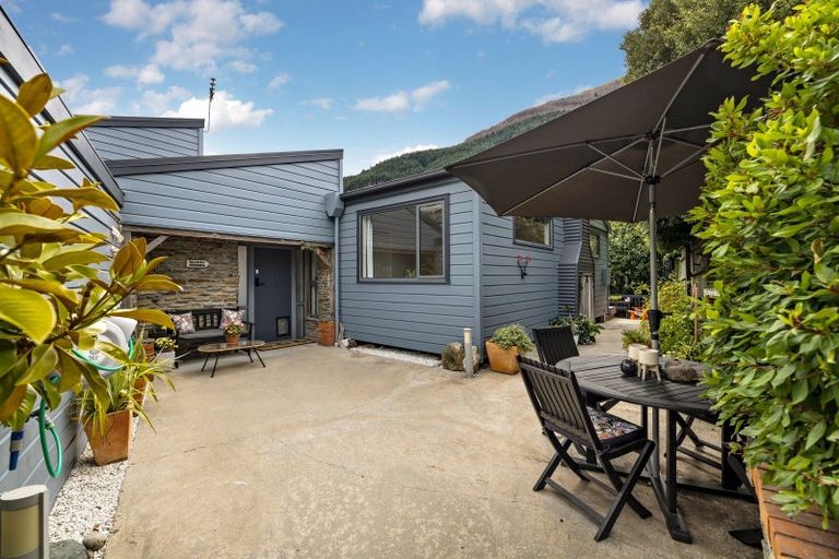 Photo of property in 214 Fernhill Road, Sunshine Bay, Queenstown, 9300