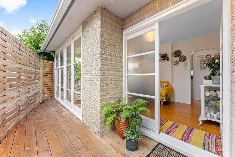 Photo of property in 1/48 Woodside Avenue, Northcote, Auckland, 0627