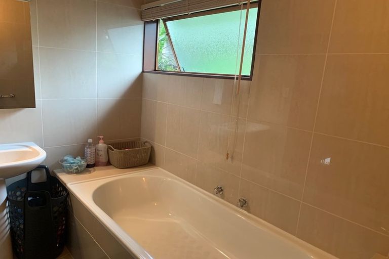 Photo of property in 1/39 Brigantine Drive, Beach Haven, Auckland, 0626