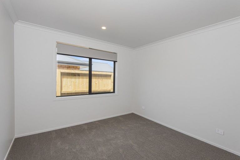 Photo of property in 71 Kaurinui Crescent, One Tree Point, 0118
