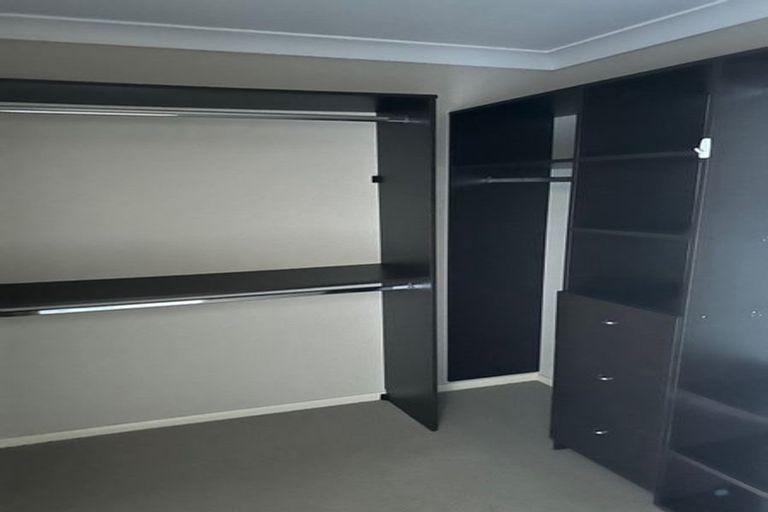 Photo of property in 5 Gibbston Crescent, Flat Bush, Auckland, 2016