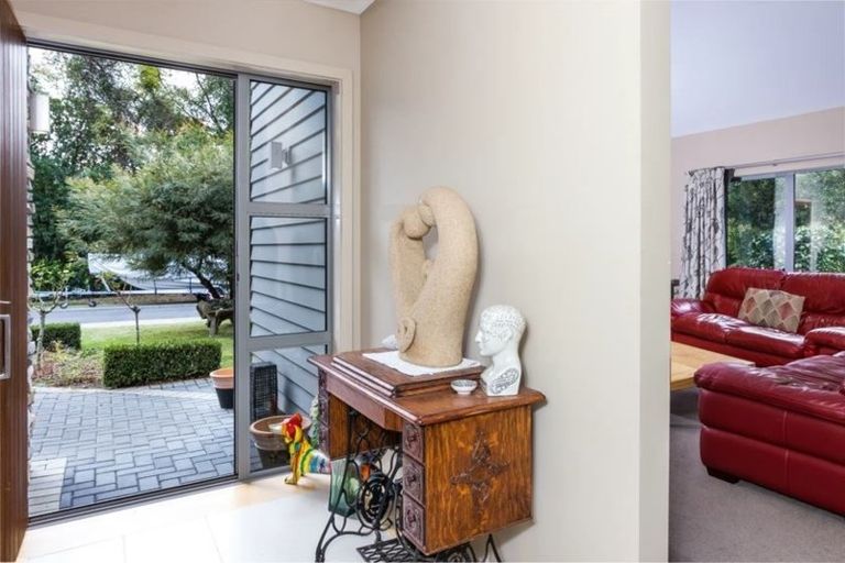 Photo of property in 10 Parawera Drive, Acacia Bay, Taupo, 3330