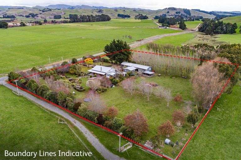 Photo of property in 841 Cowper Road, Dannevirke, 4976