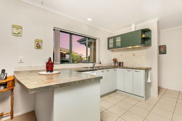 Photo of property in 46 Sandwick Drive, Weymouth, Auckland, 2103
