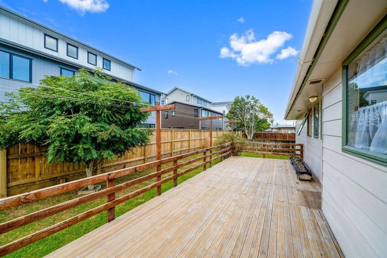 Property details for 11a Keeling Road, Henderson, Auckland, 0612