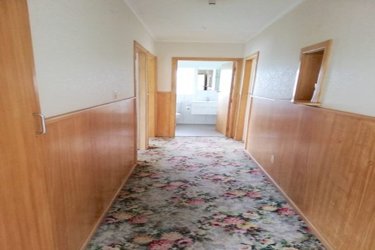 Photo of property in 22 Lowtherhurst Road, Massey, Auckland, 0614