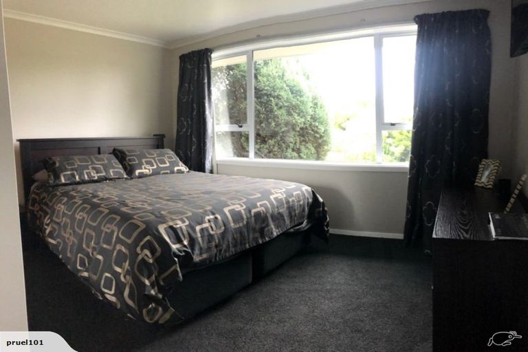 Photo of property in 6 Canberra Place, Redwood, Christchurch, 8051