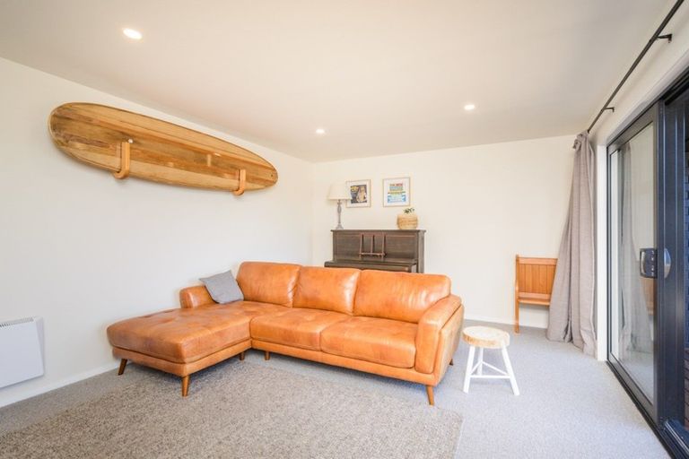 Photo of property in 48 Vaucluse Heights, Fitzherbert, Palmerston North, 4410