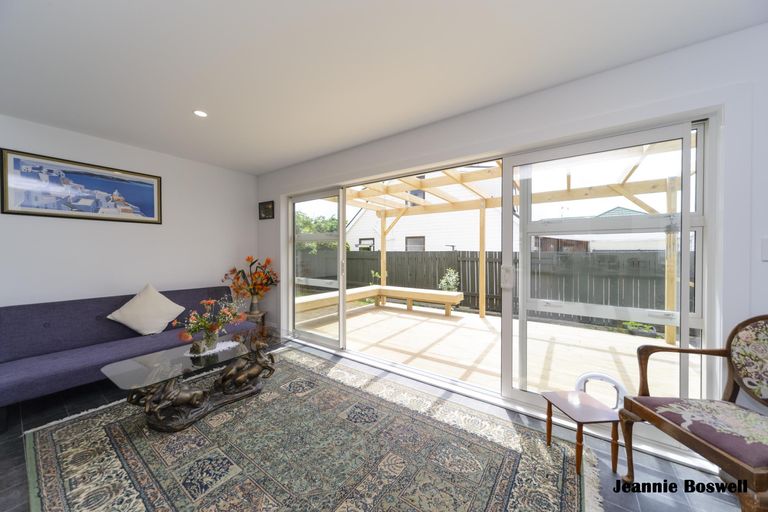 Photo of property in 3 Vivian Street, Palmerston North, 4414