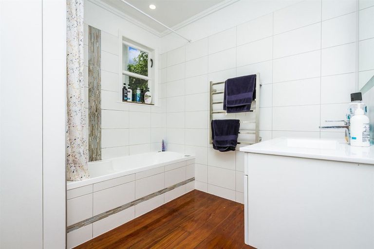 Photo of property in 202 Lake Road, Belmont, Auckland, 0622