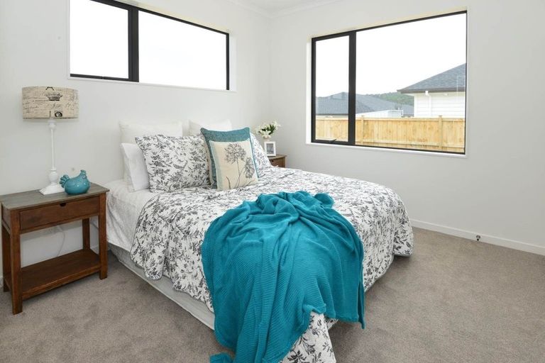 Photo of property in 12 Gilbransen Road, Kumeu, 0810