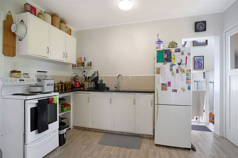 Photo of property in 13 Vodanovich Road, Te Atatu South, Auckland, 0610