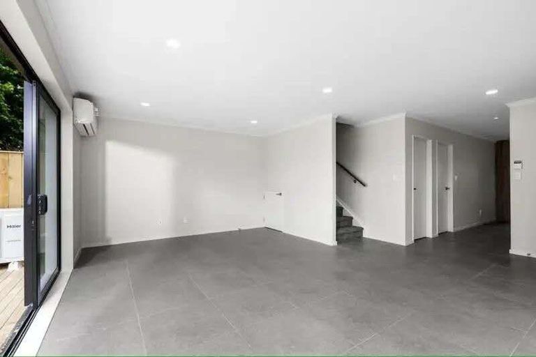 Photo of property in 10c Neilon Place, Northcross, Auckland, 0632