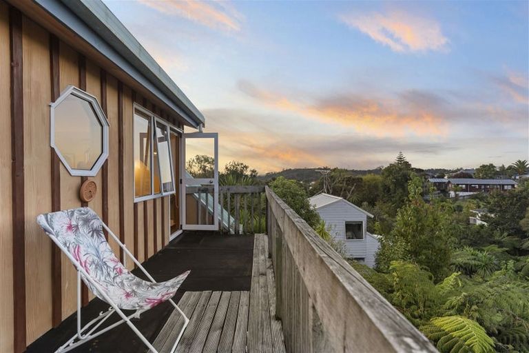 Photo of property in 1/51 Aeroview Drive, Beach Haven, Auckland, 0626