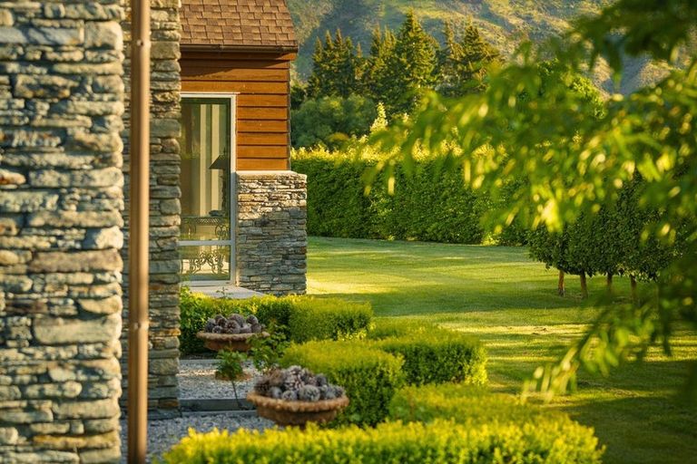 Photo of property in 4 Ellen Johnson Terrace, Lake Hayes, Queenstown, 9371