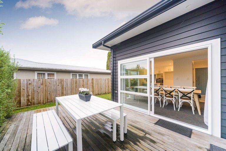 Photo of property in 2b Alton Place, Hokowhitu, Palmerston North, 4410