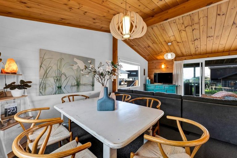 Photo of property in 3 Mallinder Place, Oakura, 4314