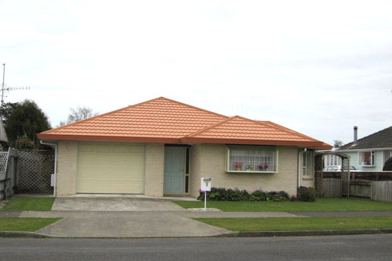 Photo of property in 1 Rugby Street, Levin, 5510