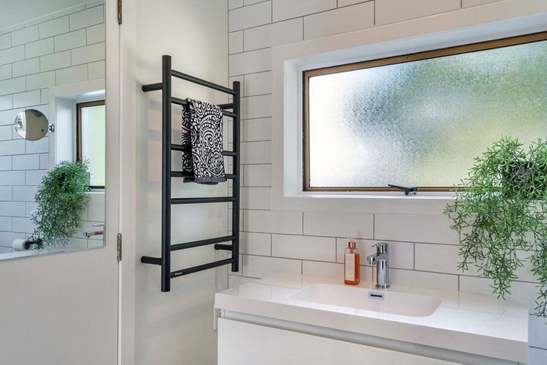 Photo of property in 1/9 Brian Avenue, Forrest Hill, Auckland, 0620