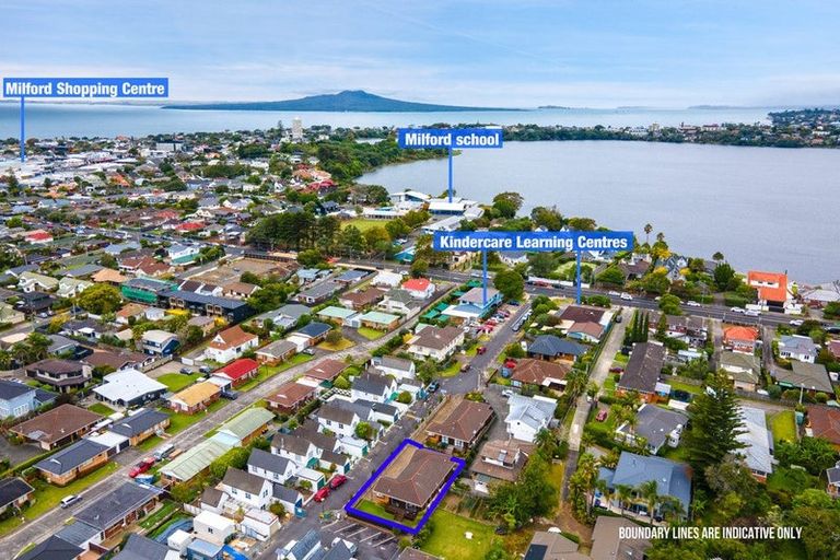 Photo of property in 2/22 Woodbridge Lane, Milford, Auckland, 0620