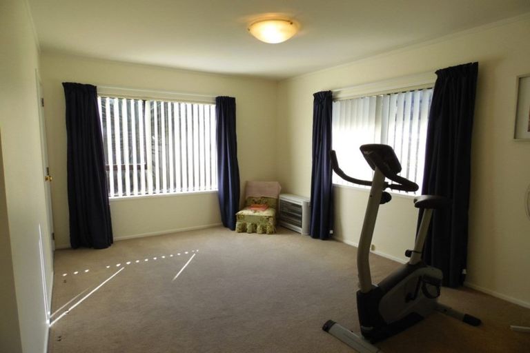 Photo of property in 2/15 Bass Street, West Harbour, Auckland, 0618