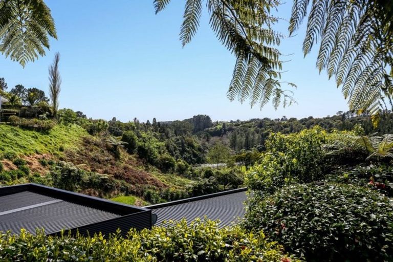 Photo of property in 319 Mangorei Road, Merrilands, New Plymouth, 4312