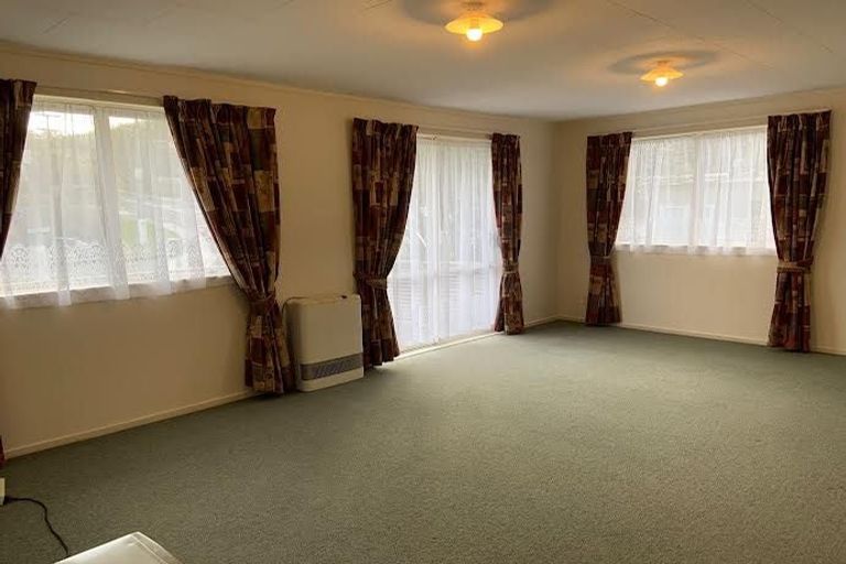 Photo of property in 16a Hampton Hill Road, Tawa, Wellington, 5028