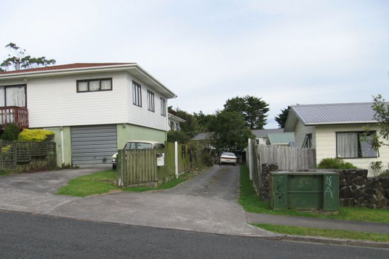 Photo of property in 1/13 Mona Vale, West Harbour, Auckland, 0618