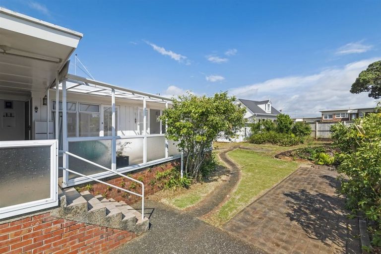 Photo of property in 192 Hurstmere Road, Takapuna, Auckland, 0622