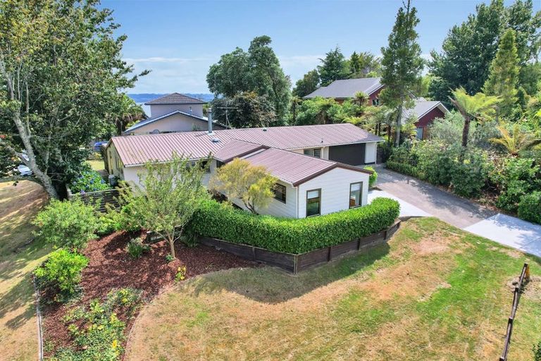 Photo of property in 1 Tupara Crescent, Kawaha Point, Rotorua, 3010