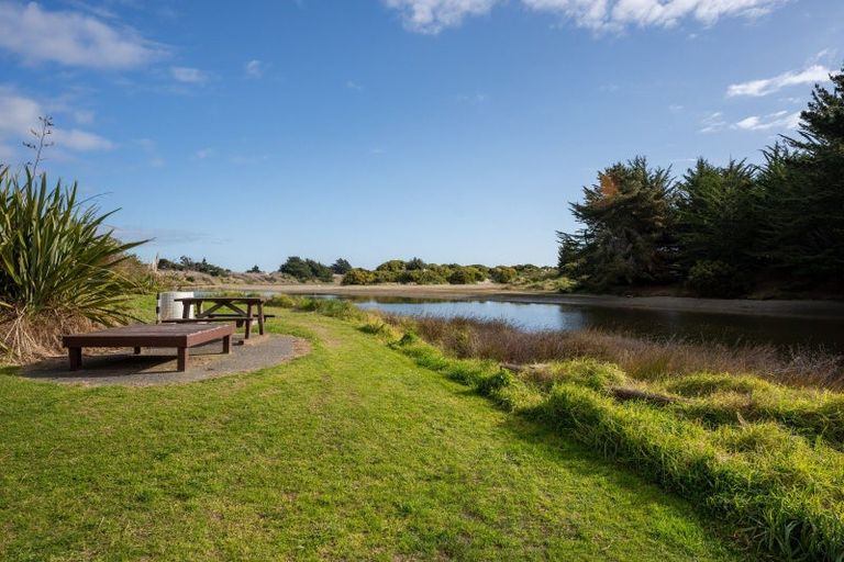 Photo of property in 34 Manga-pirau Street, Waikawa Beach, Manakau, 5573