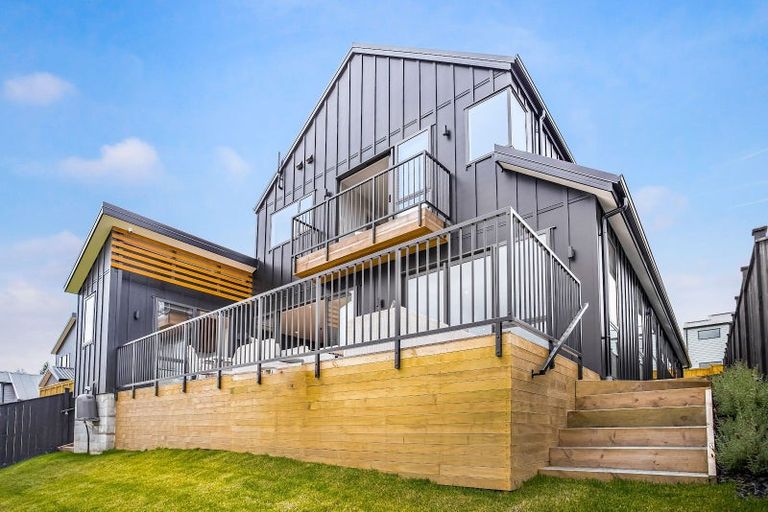 Photo of property in 40 Paparahi Place, Wainui, 0992