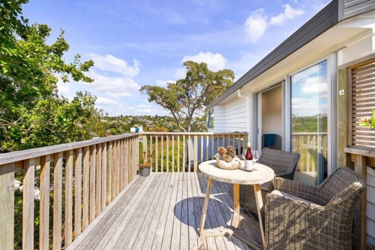 Photo of property in 2/19 Limmer Place, Browns Bay, Auckland, 0632