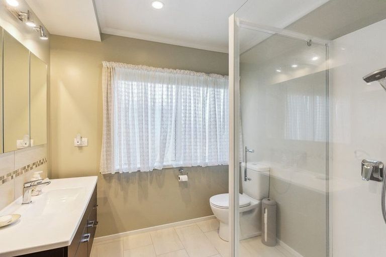 Photo of property in 36 Pharazyn Avenue, Waikanae Beach, Waikanae, 5036