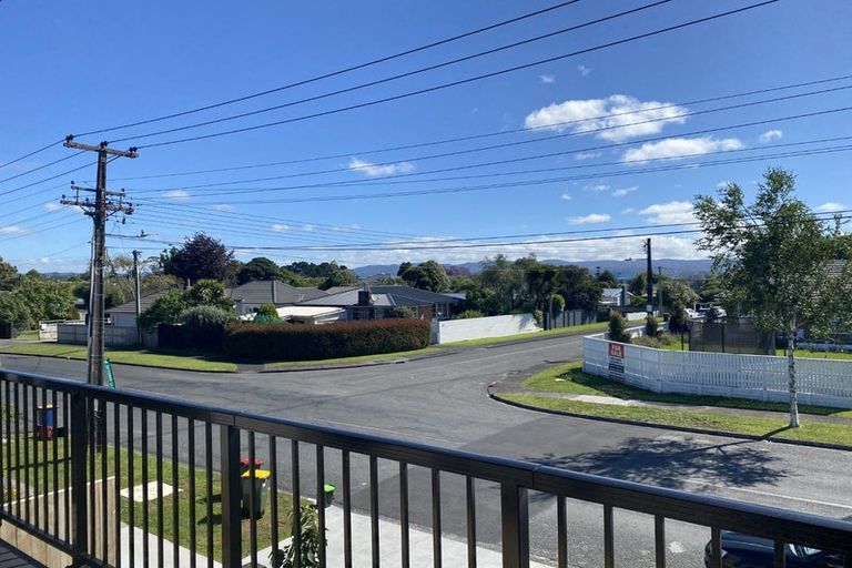 Photo of property in 3/43 Yeovil Road, Te Atatu Peninsula, Auckland, 0610