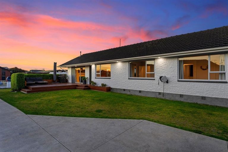 Photo of property in 9 Beeston Place, Redwood, Christchurch, 8051