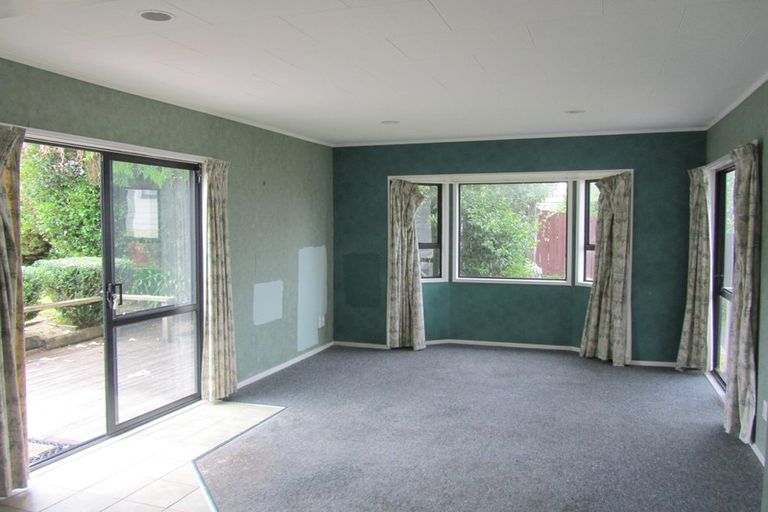 Photo of property in 23 Leiden Place, Totara Vale, Auckland, 0629