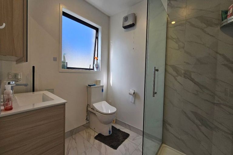 Photo of property in 11/10 Fathom Place, Te Atatu Peninsula, Auckland, 0610