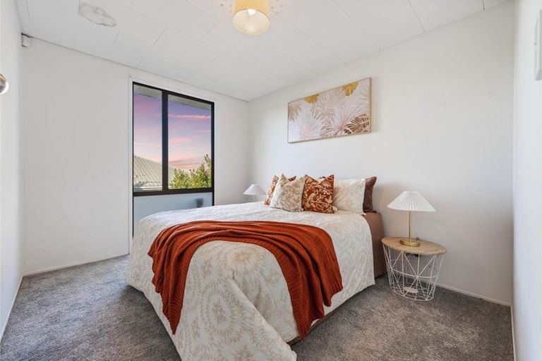 Photo of property in 2/11 Cyril Crescent, West Harbour, Auckland, 0618