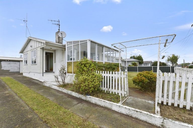 Photo of property in 14 Ferguson Street, Levin, 5510