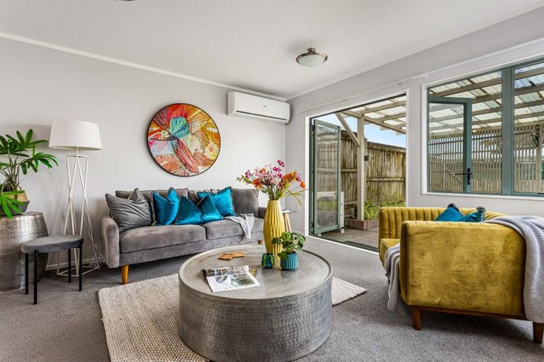 Photo of property in 19 Stephen Avenue, Henderson, Auckland, 0610