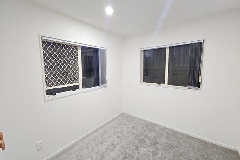Photo of property in 2/9 Kells Place, Botany Downs, Auckland, 2010
