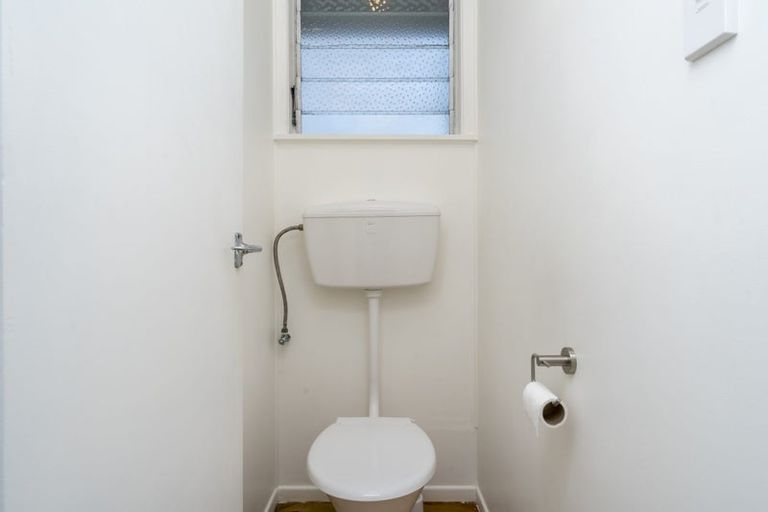 Photo of property in 21 Arlette Place, Massey, Auckland, 0614