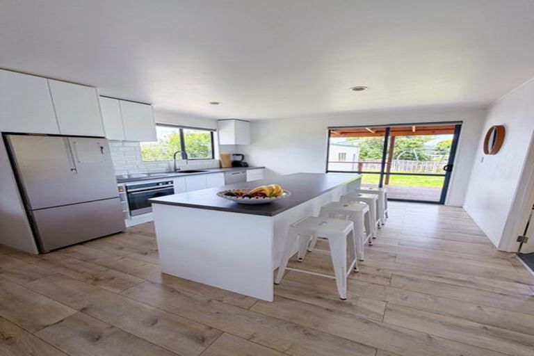 Photo of property in 33 Shearwater Street, One Tree Point, 0118