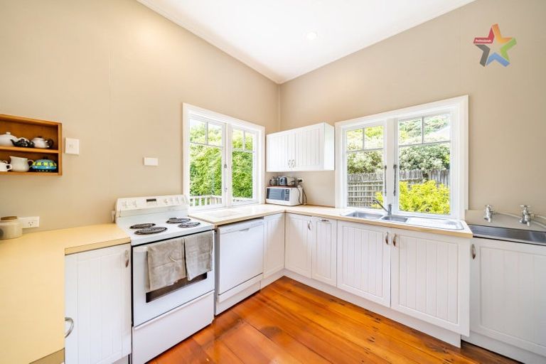 Photo of property in 2 Puriri Street, Eastbourne, Lower Hutt, 5013