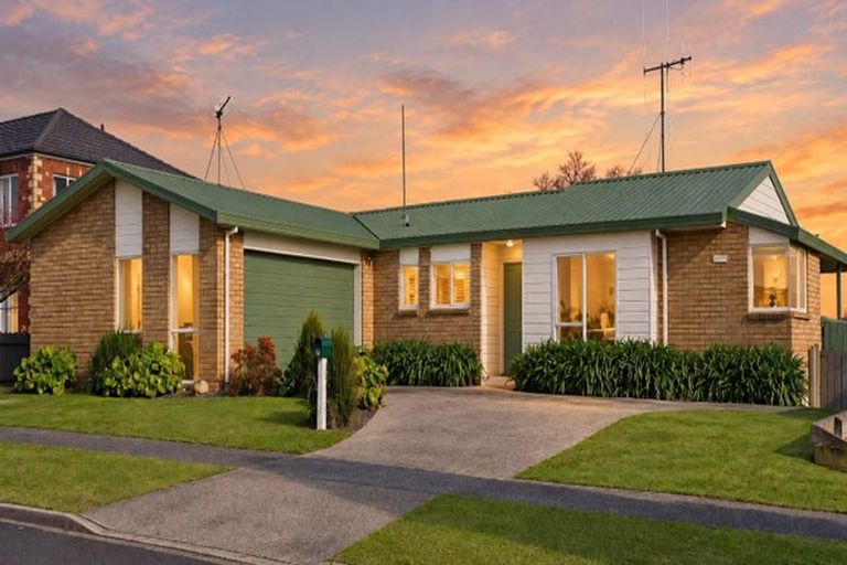 Photo of property in 95 Rototuna Road, Rototuna, Hamilton, 3210