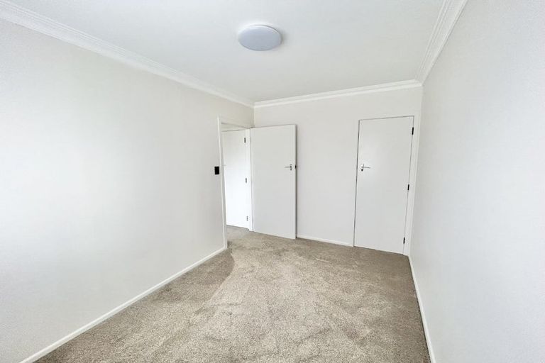 Photo of property in 32 Queenwood Road, Levin, 5510