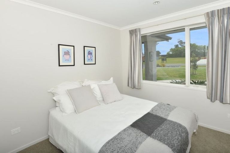 Photo of property in 11 Stace Hopper Drive, One Tree Point, 0118