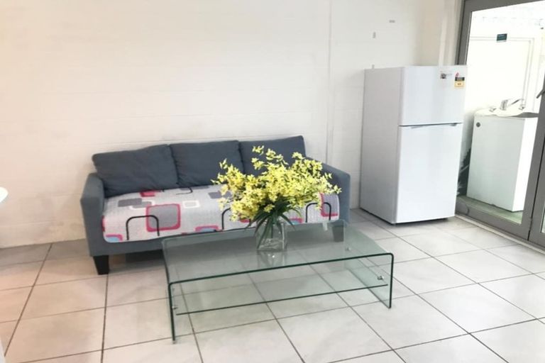 Photo of property in 77 Carlisle Road, Torbay, Auckland, 0632